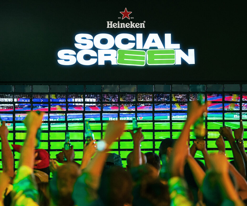 Heineken transforme les téléphones en écran géant collectif pour regarder le foot ensemble