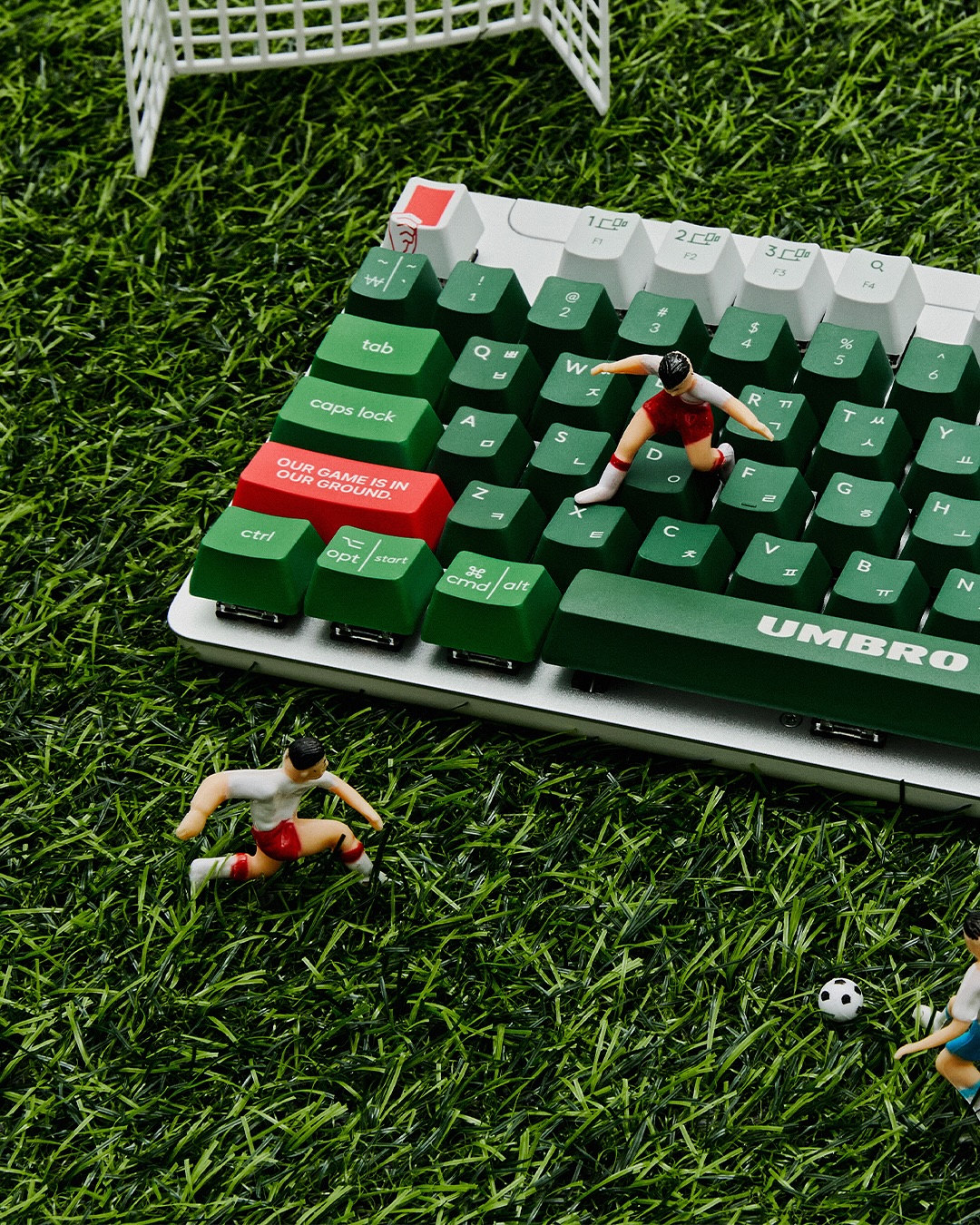 Umbro dévoile un clavier inspiré des terrains de foot pour les gamers