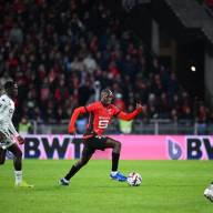 L'Étoile Rouge Belgrade se positionne sur le milieu rennais Glen Kamara
