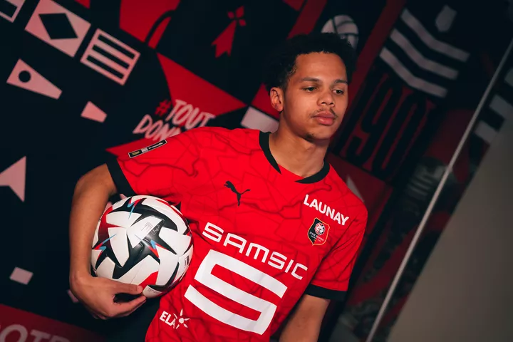 Un jeune milieu de terrain poussé vers la Ligue 2