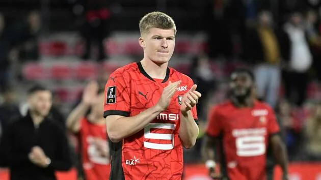 Santamaria signe officiellement à Valence, James convoité par Parme