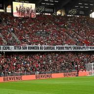 Une banderole hostile à Valentin Rongier déployée par le public rennais